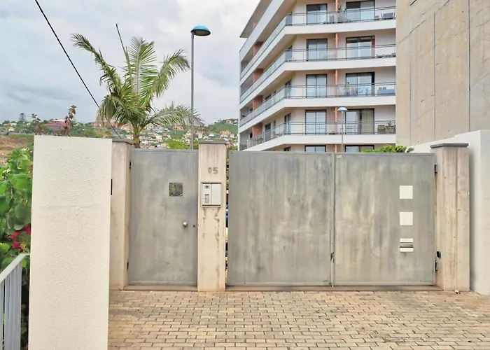 Levada Dos Piornais, A In Madeira * フンシャル